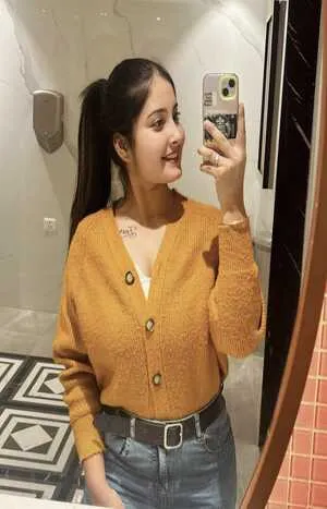 young call girl in Chhatarpur 