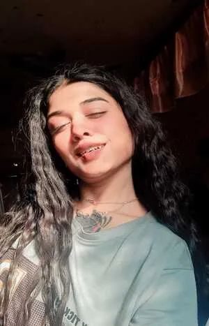 VIP call girl in Chhatarpur 