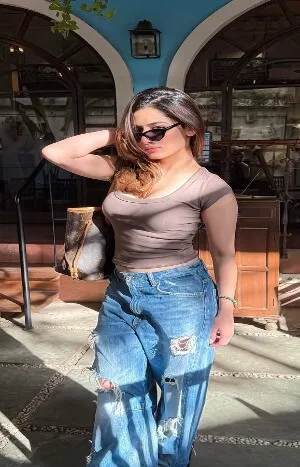VIP call girl in Chhatarpur 